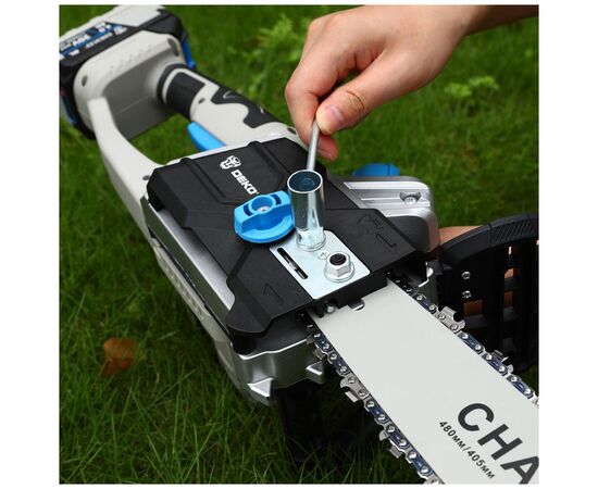  Пила цепная DEKO DKCHS 40 Pro (083-2002) 2x4.0Ач, двойное з/у 